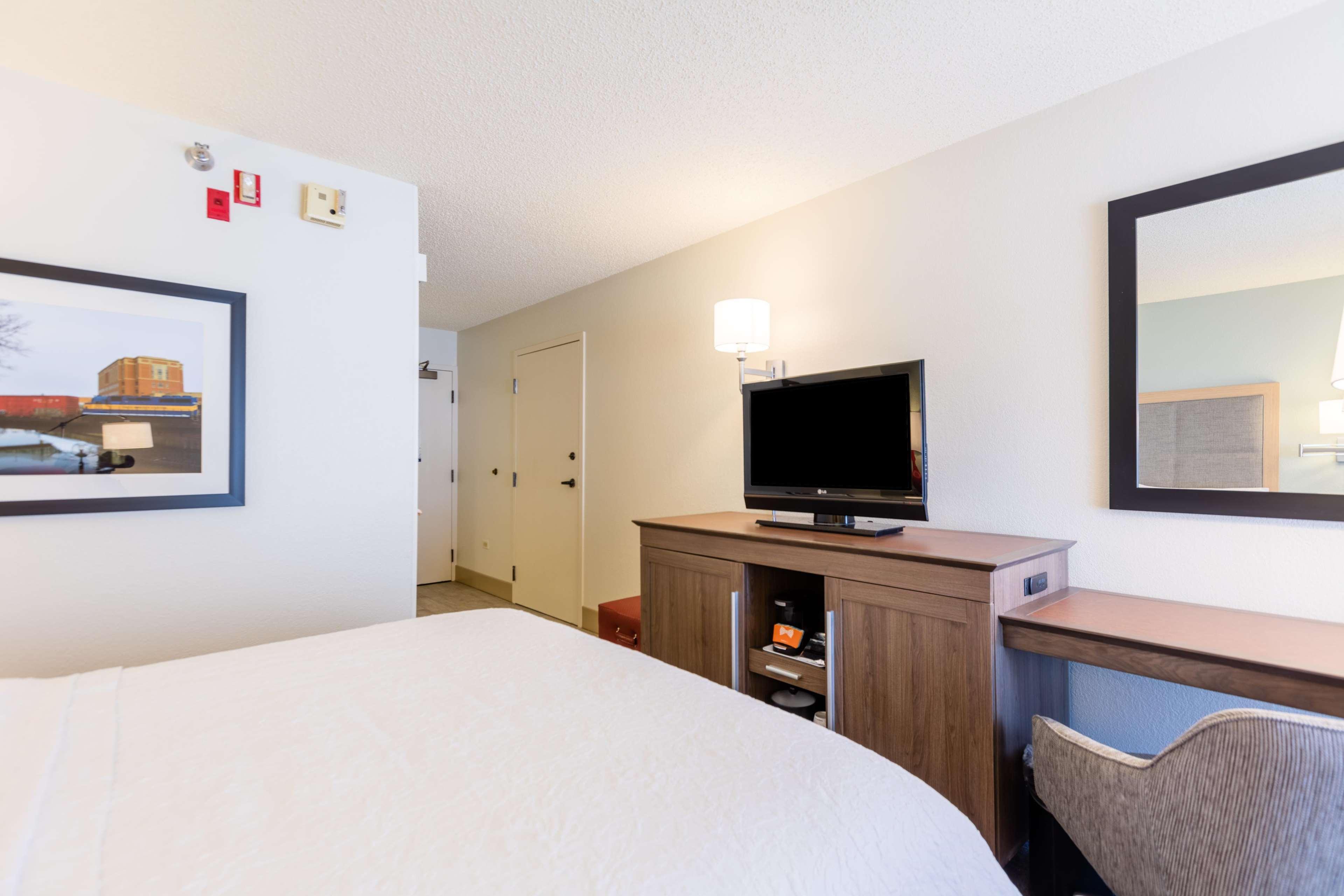 Hampton Inn Rochester Exterior photo