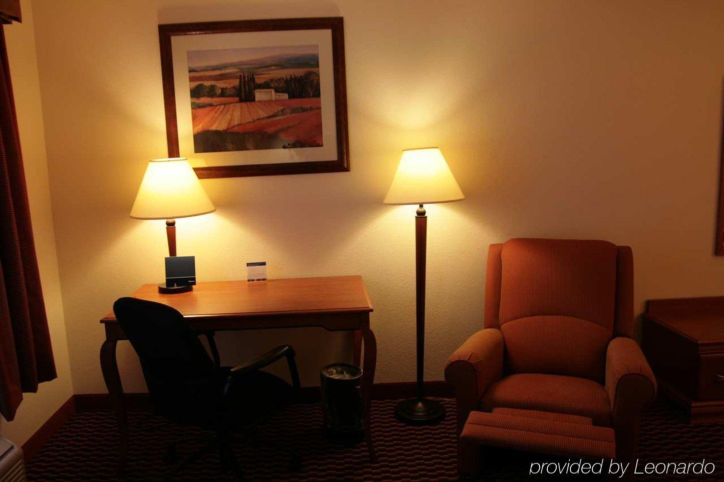 Hampton Inn Rochester Room photo