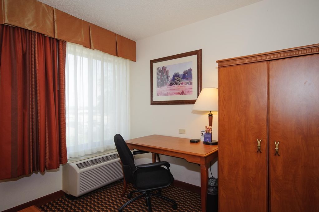 Hampton Inn Rochester Room photo