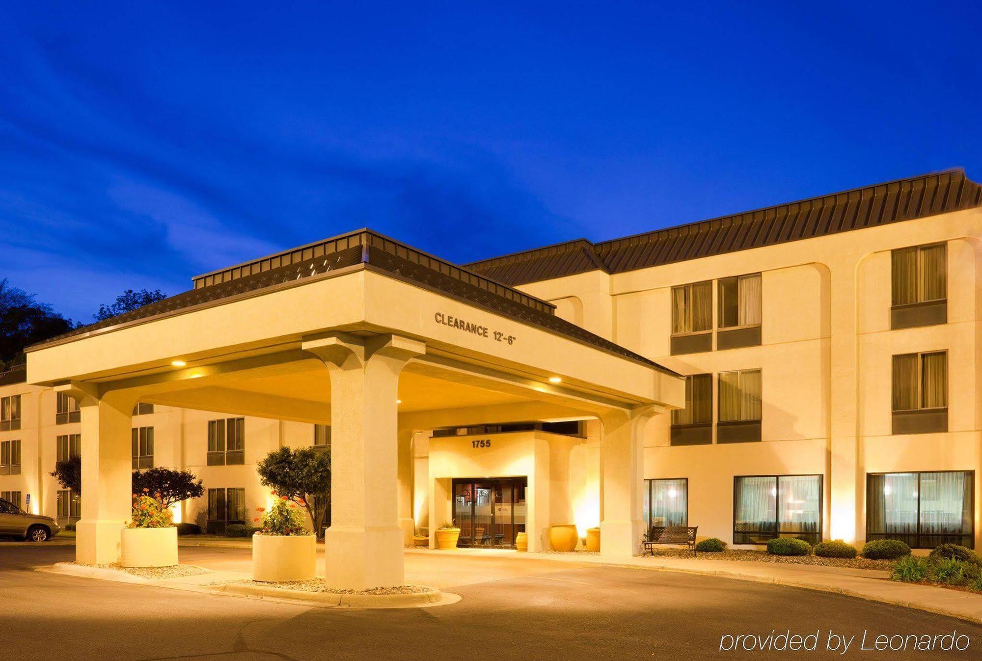 Hampton Inn Rochester Exterior photo