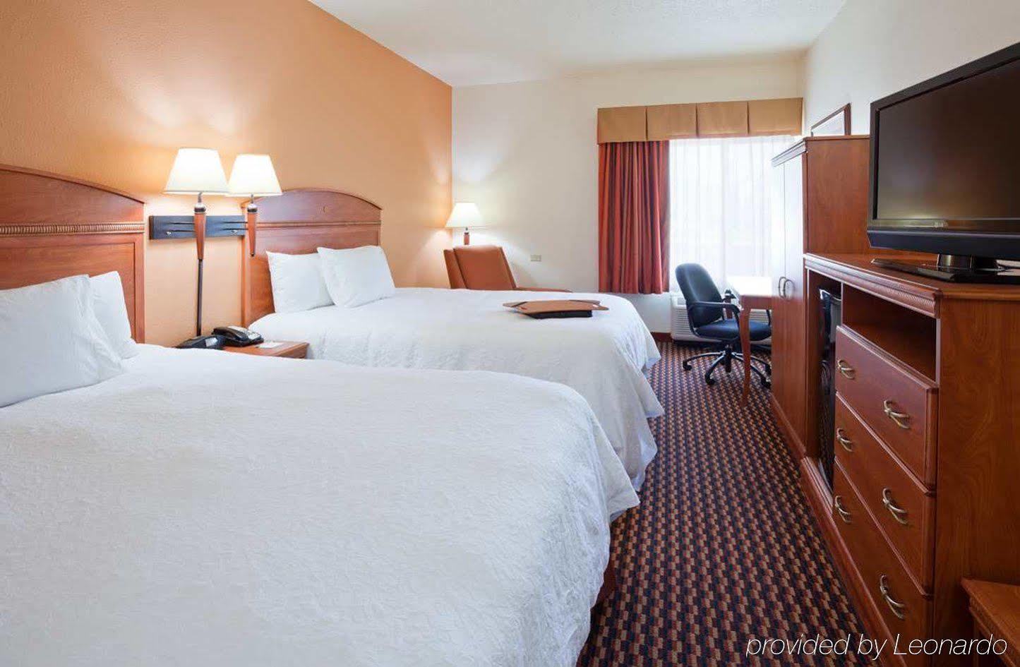 Hampton Inn Rochester Exterior photo
